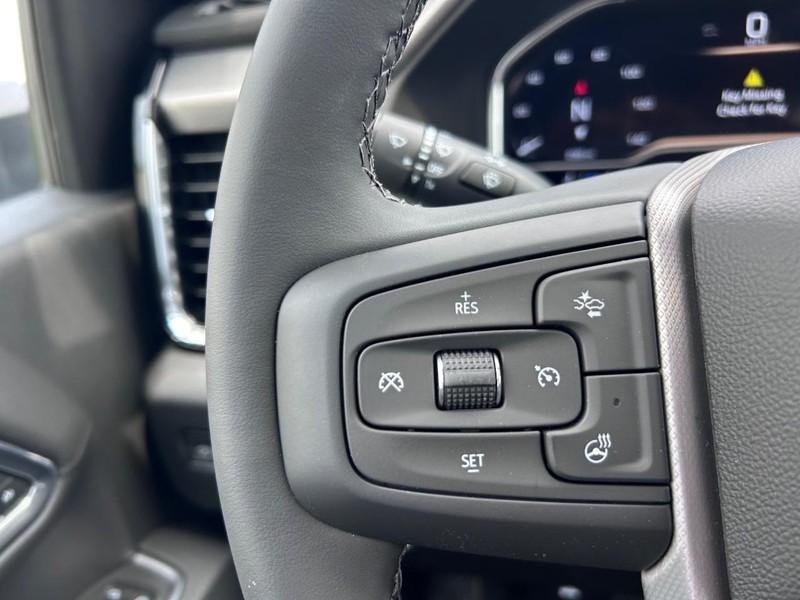 GMC Sierra 3500HD Vehicle Full-screen Gallery Image 11