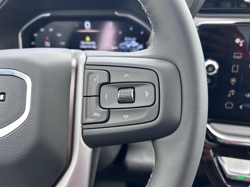 GMC Sierra 3500HD Vehicle Full-screen Gallery Image 12