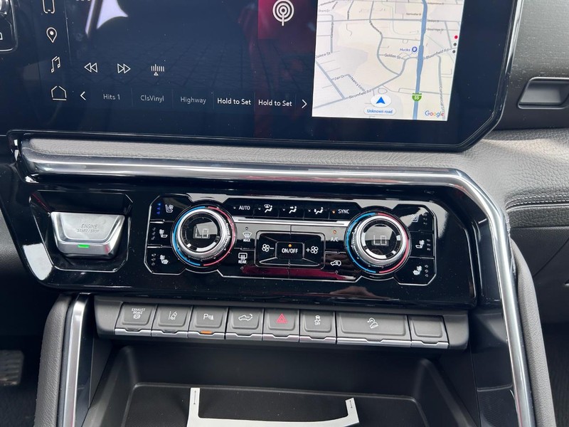 GMC Sierra 3500HD Vehicle Full-screen Gallery Image 14