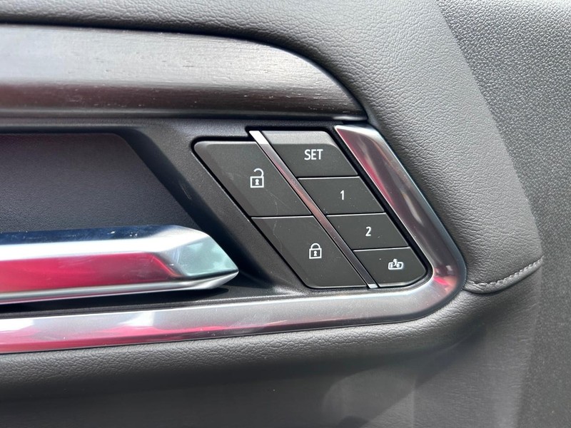 GMC Sierra 3500HD Vehicle Full-screen Gallery Image 17