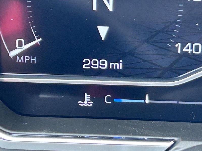 GMC Sierra 3500HD Vehicle Full-screen Gallery Image 19