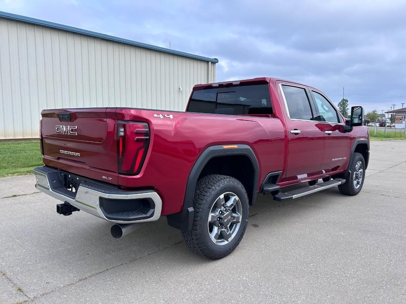 GMC Sierra 3500HD Vehicle Full-screen Gallery Image 3