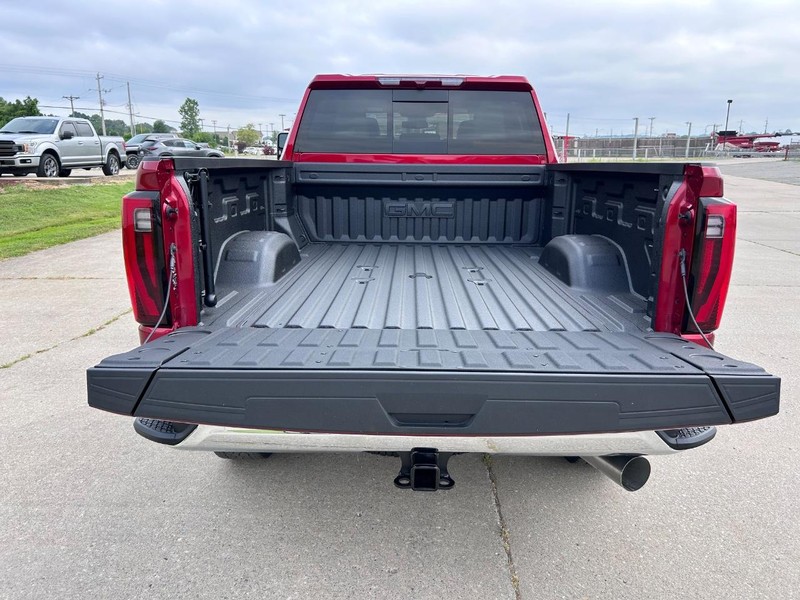 GMC Sierra 3500HD Vehicle Full-screen Gallery Image 5