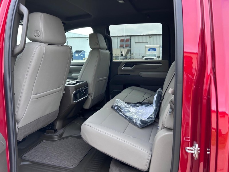 GMC Sierra 3500HD Vehicle Full-screen Gallery Image 7