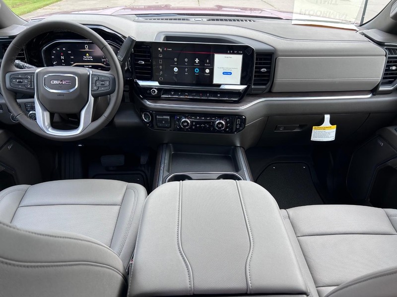 GMC Sierra 3500HD Vehicle Full-screen Gallery Image 8