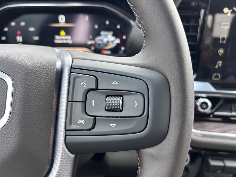 GMC Sierra 3500HD Vehicle Full-screen Gallery Image 11