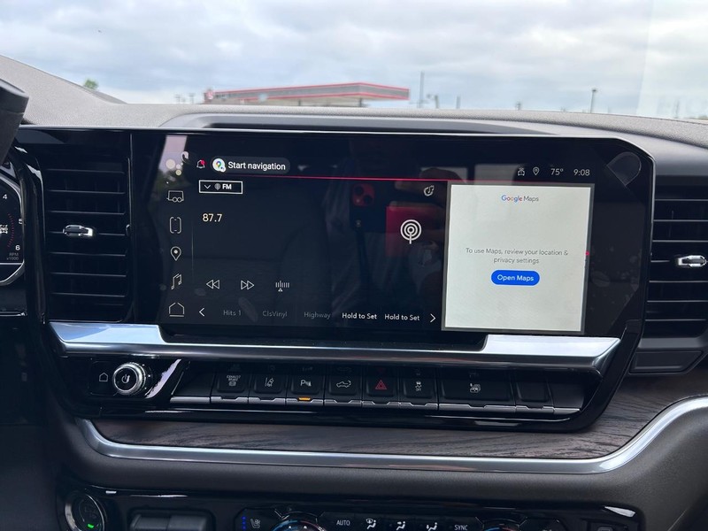 GMC Sierra 3500HD Vehicle Full-screen Gallery Image 12