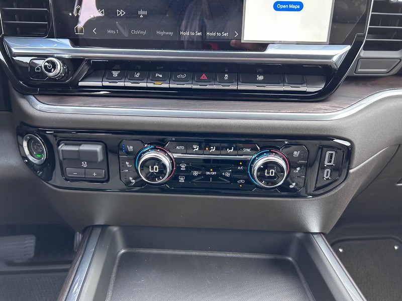 GMC Sierra 3500HD Vehicle Full-screen Gallery Image 13