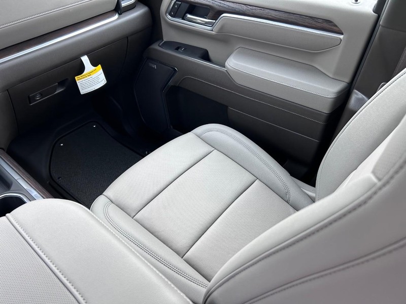 GMC Sierra 3500HD Vehicle Full-screen Gallery Image 14