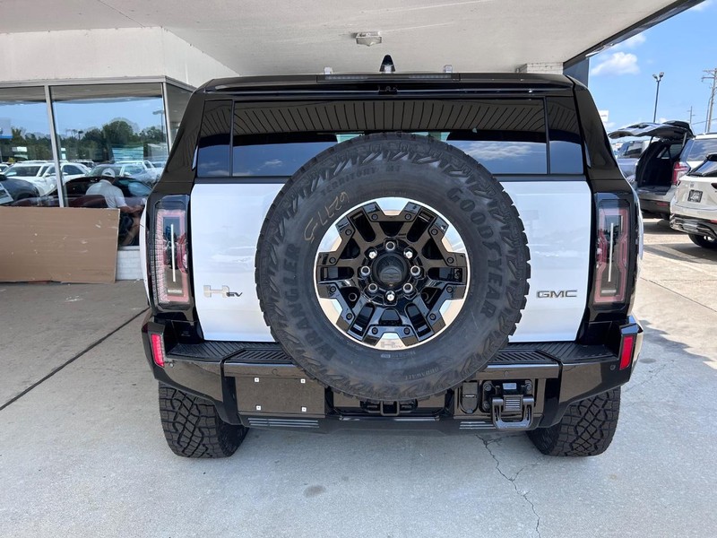GMC HUMMER EV SUV Vehicle Full-screen Gallery Image 4