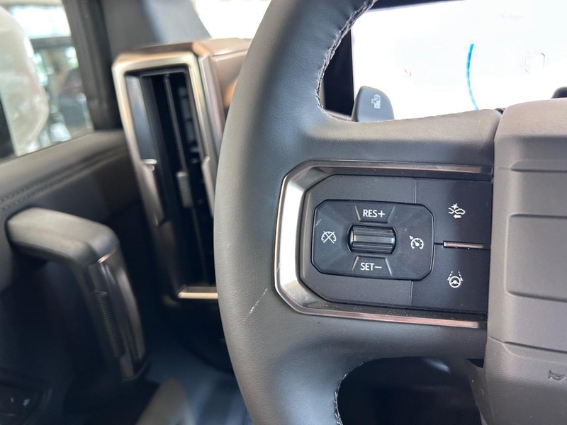 GMC HUMMER EV SUV Vehicle Full-screen Gallery Image 12