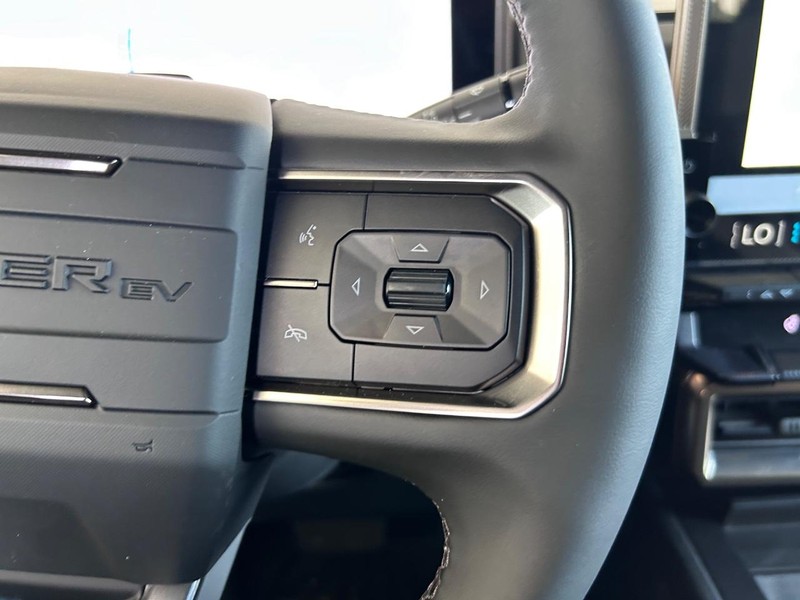 GMC HUMMER EV SUV Vehicle Full-screen Gallery Image 13