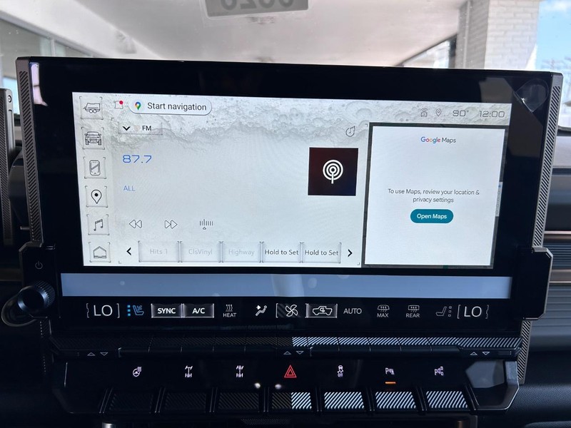 GMC HUMMER EV SUV Vehicle Full-screen Gallery Image 14