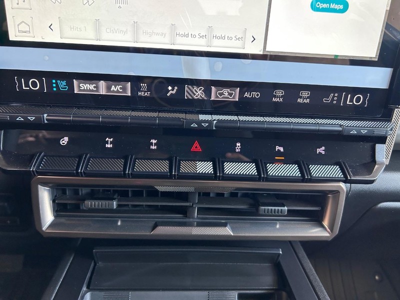 GMC HUMMER EV SUV Vehicle Full-screen Gallery Image 15