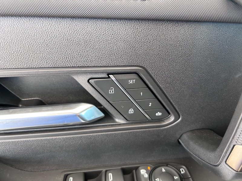 GMC HUMMER EV SUV Vehicle Full-screen Gallery Image 19