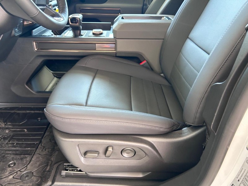 GMC HUMMER EV SUV Vehicle Full-screen Gallery Image 20