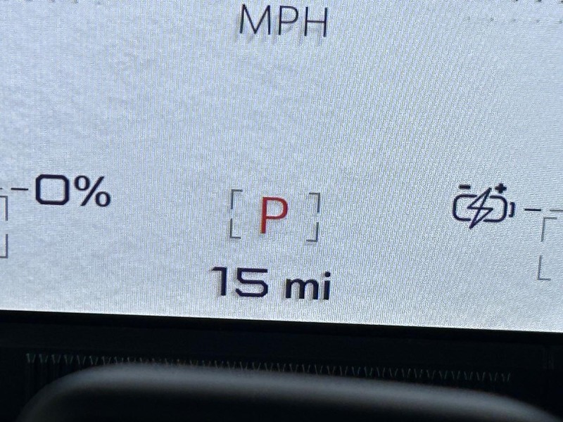 GMC HUMMER EV SUV Vehicle Full-screen Gallery Image 21