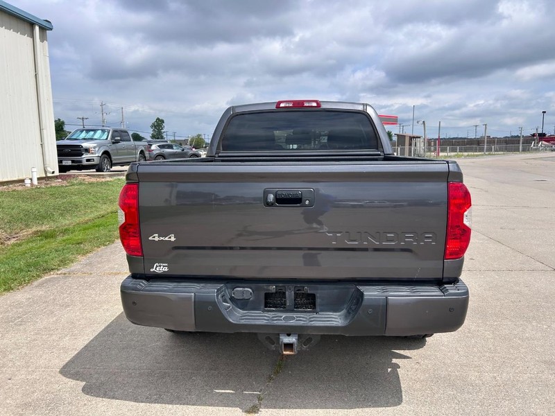 Toyota Tundra 4WD Vehicle Full-screen Gallery Image 4