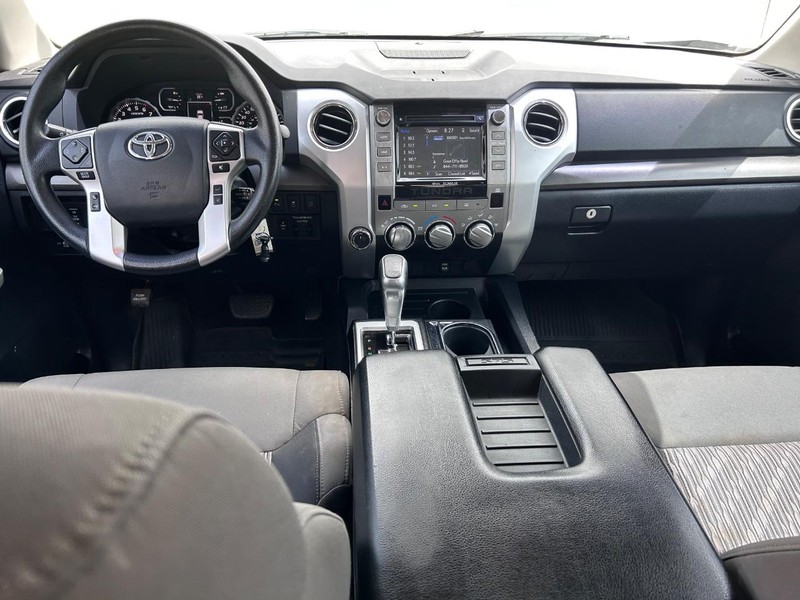 Toyota Tundra 4WD Vehicle Full-screen Gallery Image 8