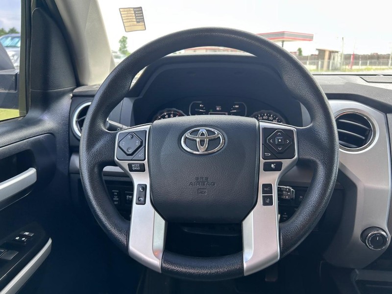 Toyota Tundra 4WD Vehicle Full-screen Gallery Image 9