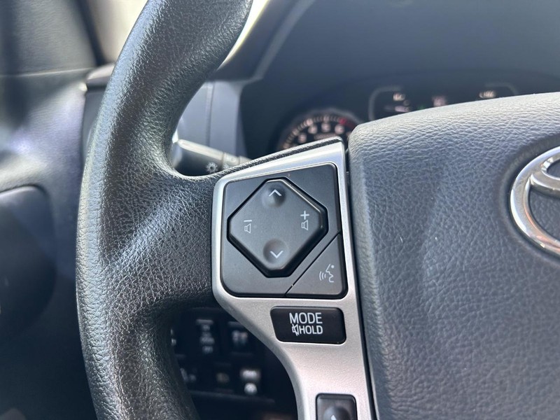 Toyota Tundra 4WD Vehicle Full-screen Gallery Image 10