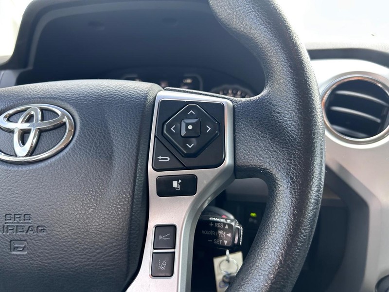 Toyota Tundra 4WD Vehicle Full-screen Gallery Image 11