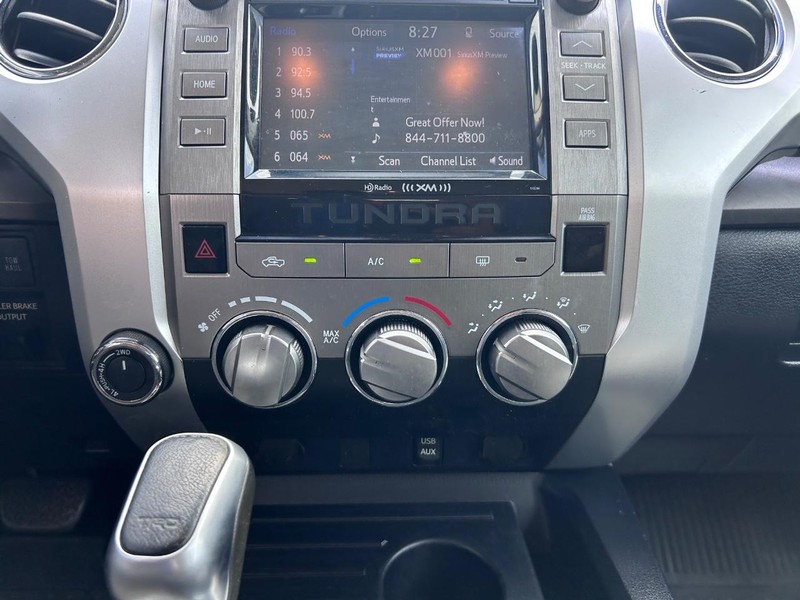 Toyota Tundra 4WD Vehicle Full-screen Gallery Image 13