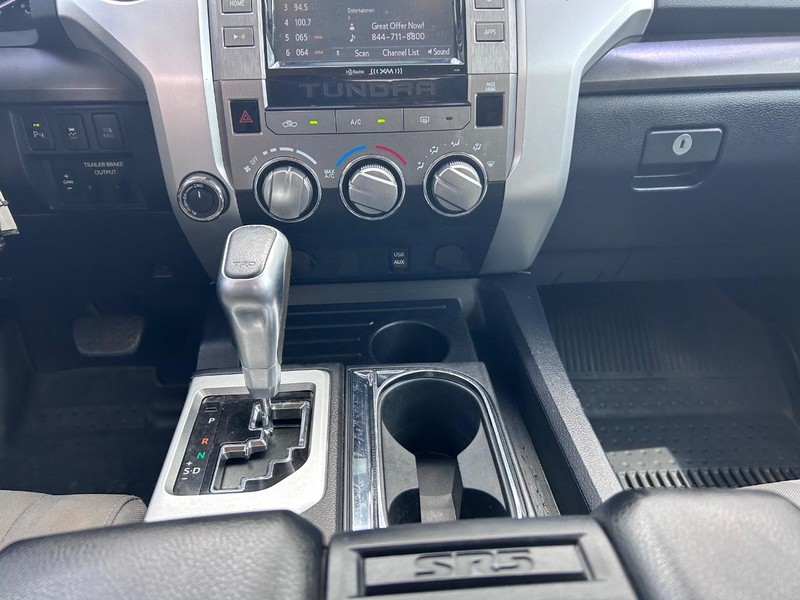 Toyota Tundra 4WD Vehicle Full-screen Gallery Image 14