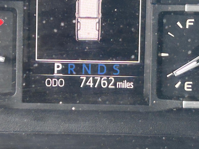 Toyota Tundra 4WD Vehicle Full-screen Gallery Image 18