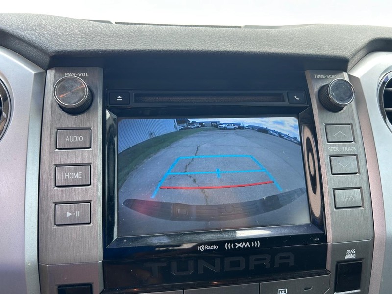 Toyota Tundra 4WD Vehicle Full-screen Gallery Image 19