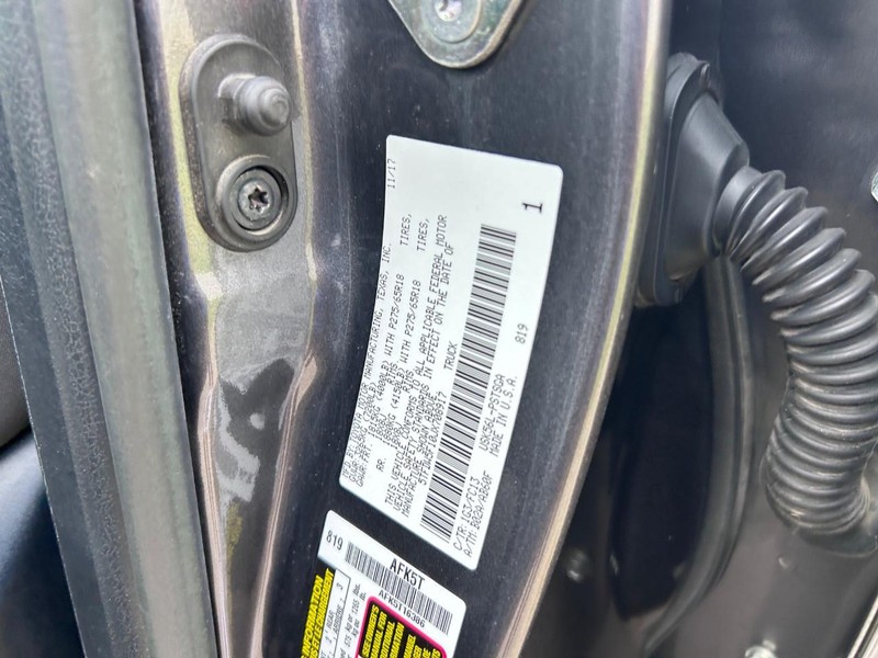 Toyota Tundra 4WD Vehicle Full-screen Gallery Image 20