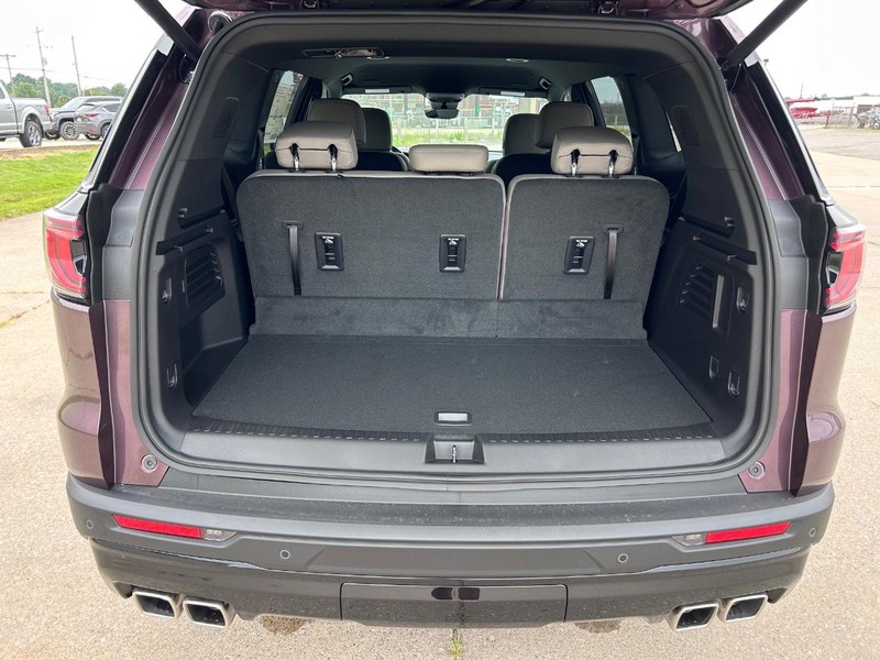 GMC Acadia Vehicle Full-screen Gallery Image 5