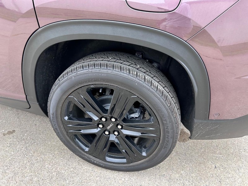 GMC Acadia Vehicle Full-screen Gallery Image 7