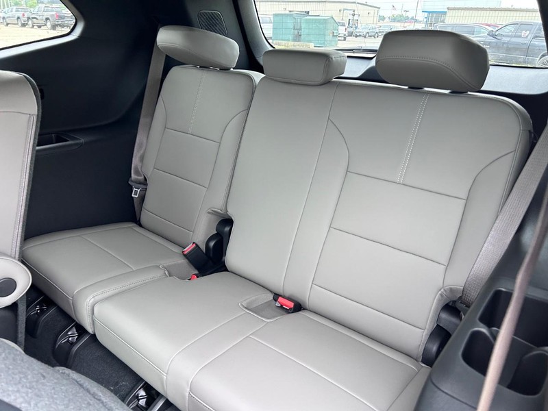 GMC Acadia Vehicle Full-screen Gallery Image 8