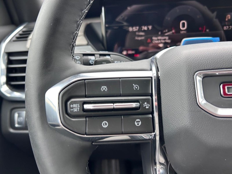 GMC Acadia Vehicle Full-screen Gallery Image 13