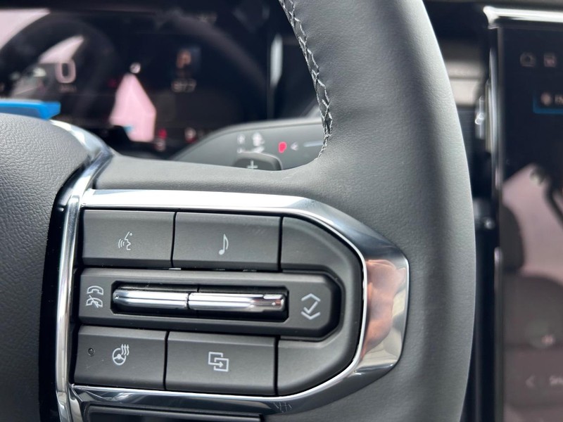 GMC Acadia Vehicle Full-screen Gallery Image 14