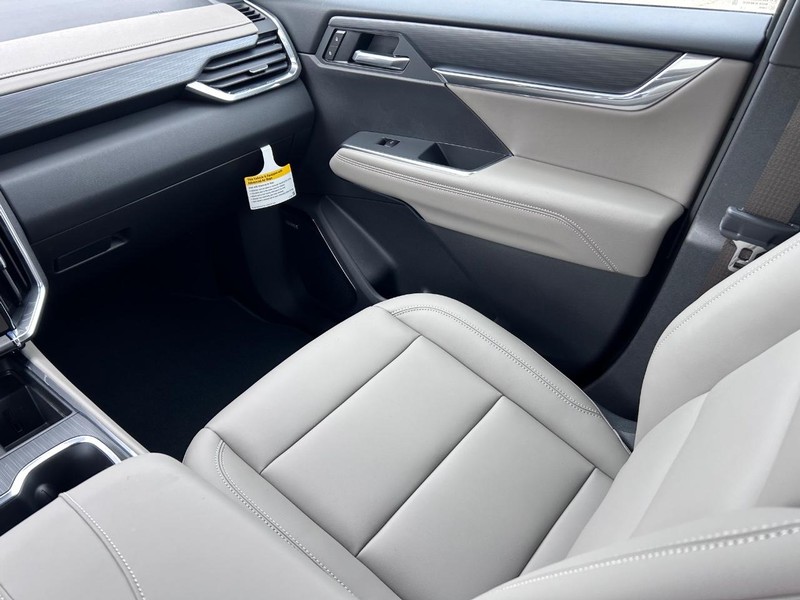 GMC Acadia Vehicle Full-screen Gallery Image 18