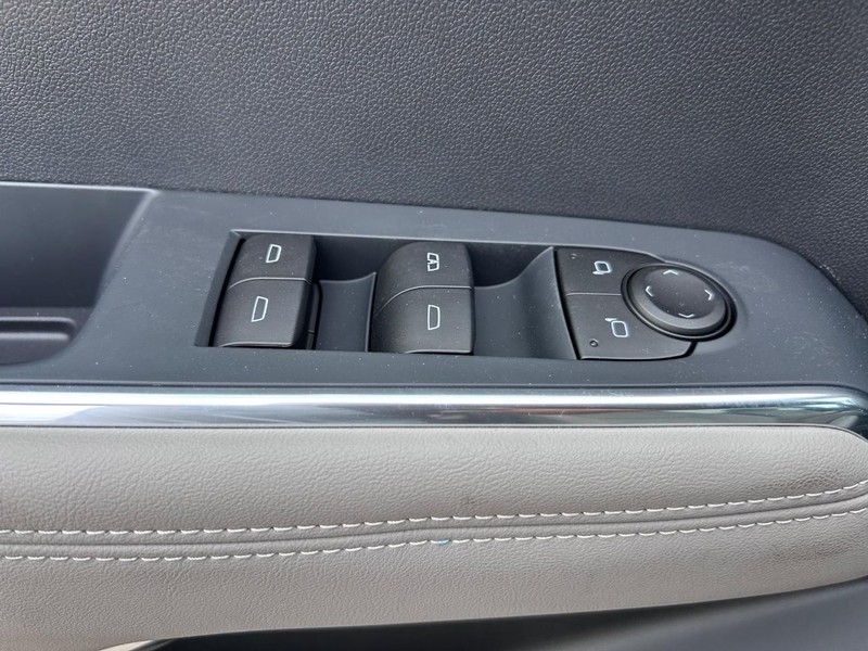 GMC Acadia Vehicle Full-screen Gallery Image 19