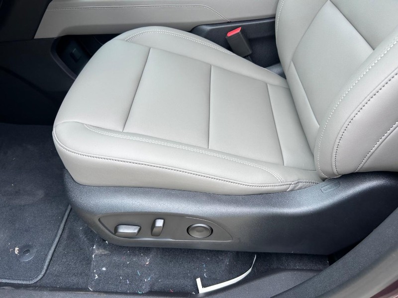 GMC Acadia Vehicle Full-screen Gallery Image 20