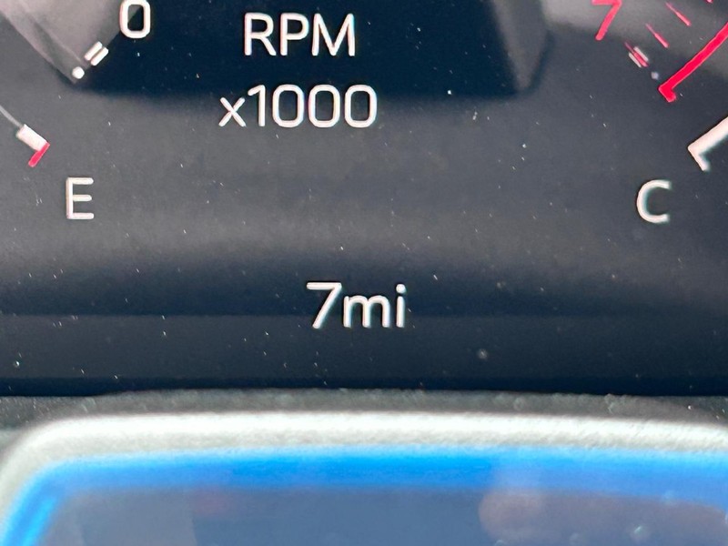 GMC Acadia Vehicle Full-screen Gallery Image 21