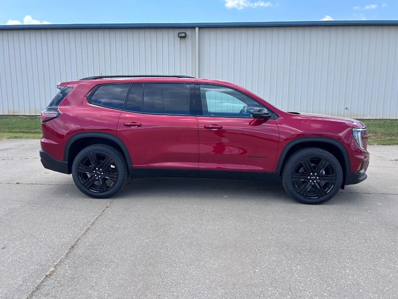 GMC Acadia Vehicle Full-screen Gallery Image 2