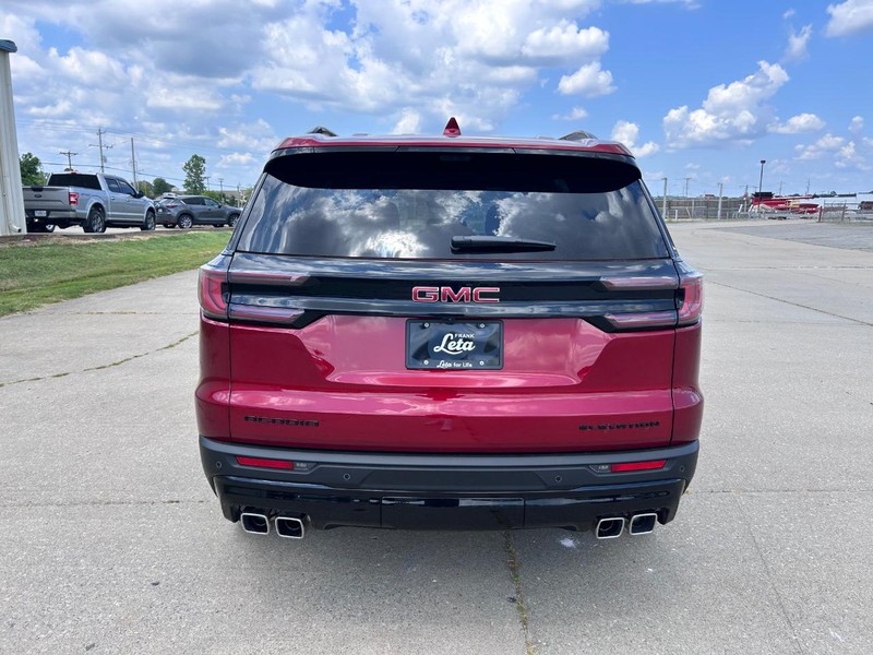 GMC Acadia Vehicle Full-screen Gallery Image 4