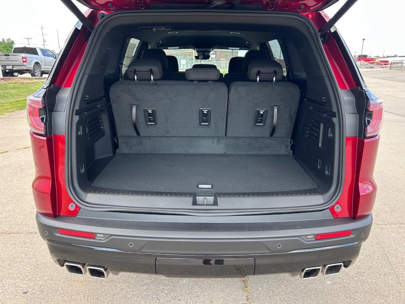 GMC Acadia Vehicle Full-screen Gallery Image 5