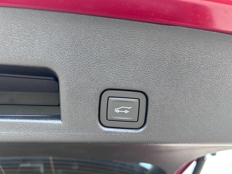 GMC Acadia Vehicle Full-screen Gallery Image 6