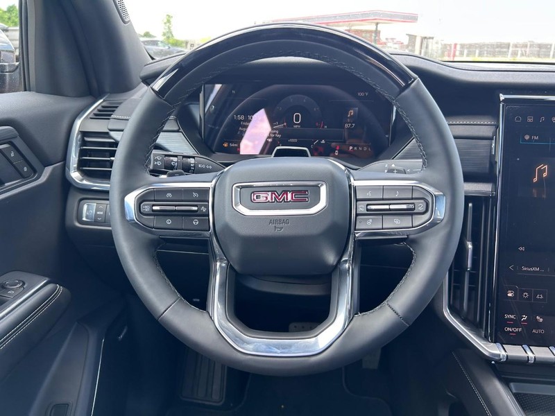 GMC Acadia Vehicle Full-screen Gallery Image 12