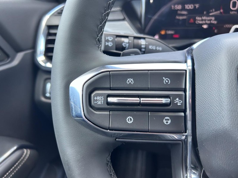 GMC Acadia Vehicle Full-screen Gallery Image 13