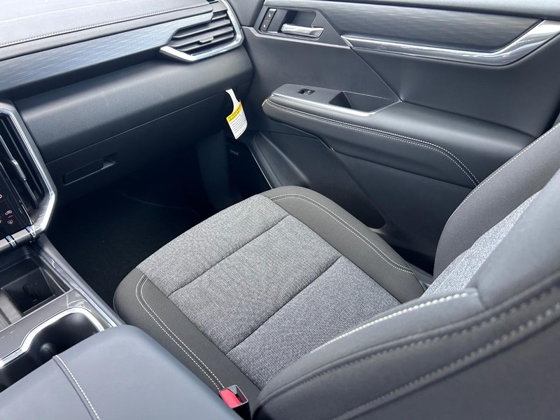 GMC Acadia Vehicle Full-screen Gallery Image 18