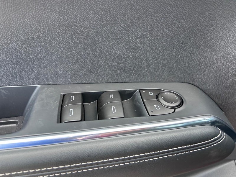 GMC Acadia Vehicle Full-screen Gallery Image 19