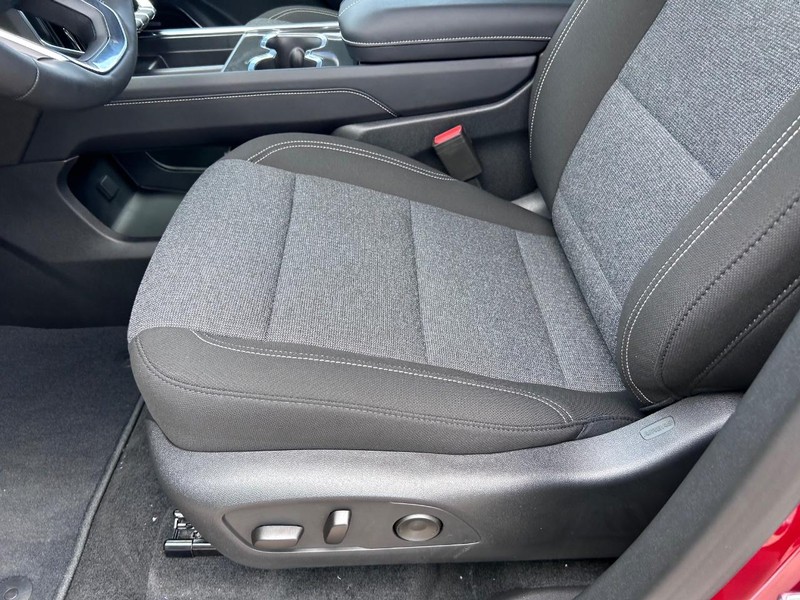 GMC Acadia Vehicle Full-screen Gallery Image 20