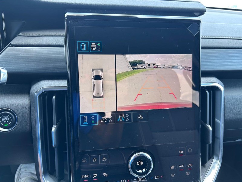 GMC Acadia Vehicle Full-screen Gallery Image 22